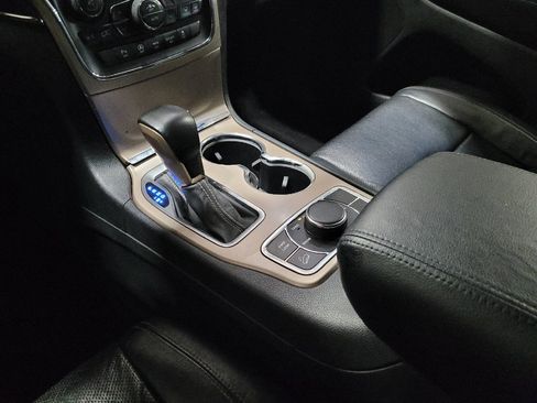 Used 2017 Jeep Grand Cherokee Limited w/ Luxury Group II AWD/4WD image 26