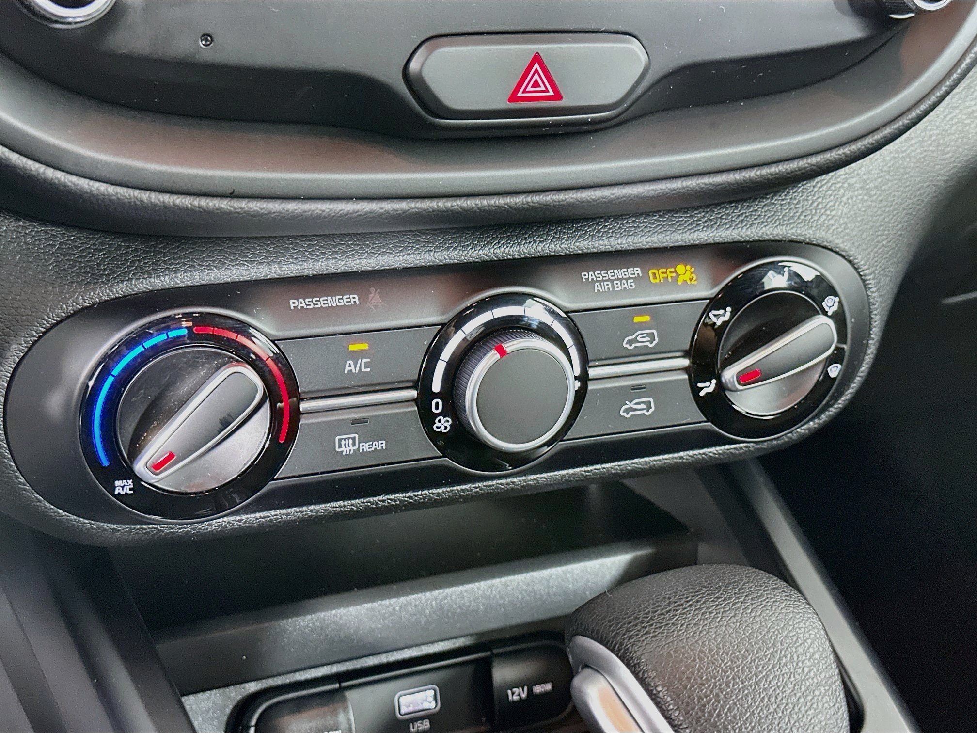Used 2025 Kia Soul LX w/ LX Technology Package FWD image 23