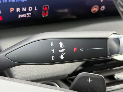Used 2025 Buick Enclave Preferred AWD/4WD image 20
