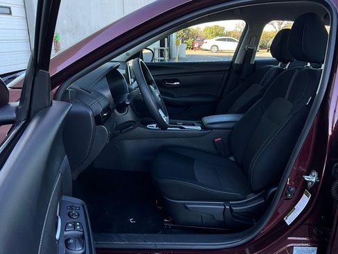 Used 2025 Nissan Sentra SV image 10