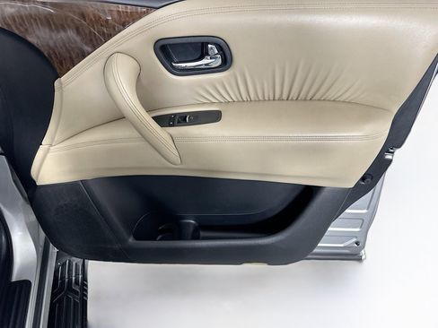 Used 2018 Nissan Armada SL image 32