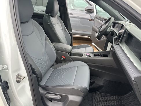 New 2026 Volkswagen Tiguan SE R-Line FWD image 24