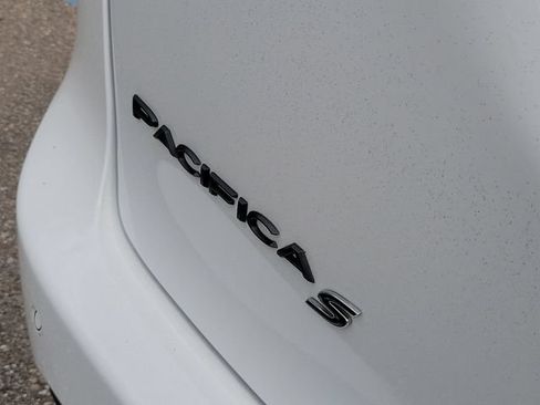 Used 2024 Chrysler Pacifica Limited FWD image 7