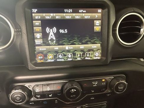 Used 2023 Jeep Wrangler Unlimited Sahara w/ Cold Weather Group AWD/4WD image 21