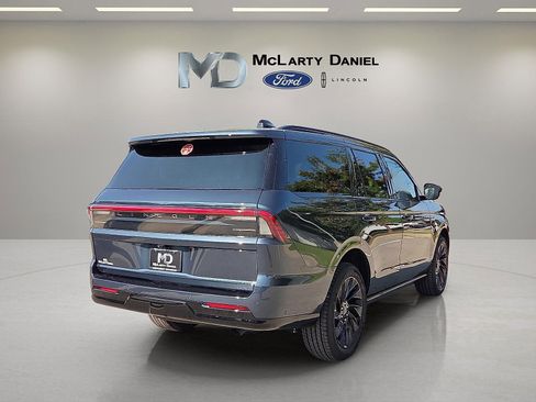 New 2025 Lincoln Navigator Reserve w/ Jet Appearance Package image 5