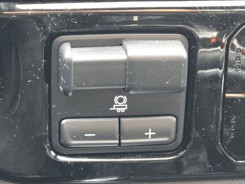 Used 2023 Chevrolet Silverado 1500 RST AWD/4WD image 8