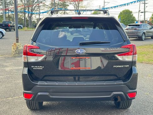 Used 2019 Subaru Forester Premium AWD/4WD image 4