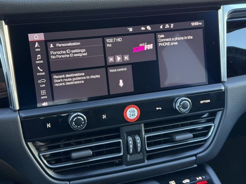 Used 2025 Porsche Macan image 19