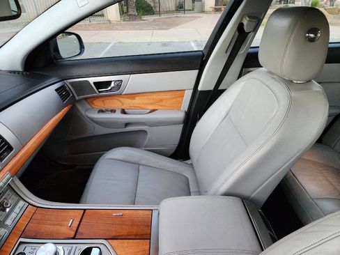 Used 2010 Jaguar XF Luxury image 20