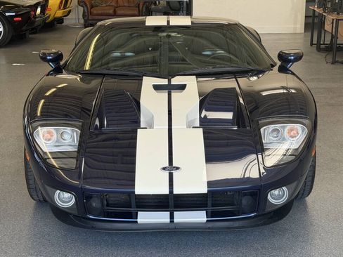 Used 2006 Ford GT RWD image 3