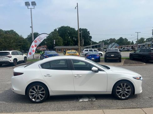 Used 2022 MAZDA MAZDA3 s FWD image 3