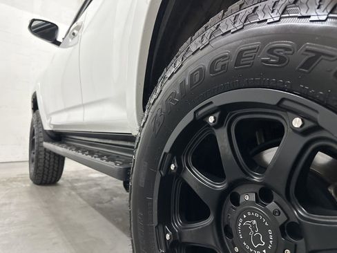 Used 2022 Toyota 4Runner SR5 AWD/4WD image 16