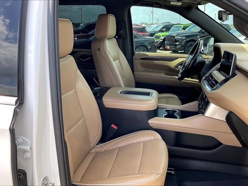 Used 2021 Chevrolet Suburban Premier w/ Premium Package AWD/4WD image 30