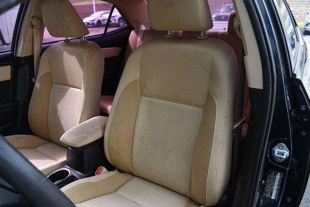 Used 2017 Toyota Corolla LE w/ Carpet Mat Package (TMS) FWD image 17
