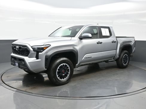 Used 2024 Toyota Tacoma TRD Off-Road AWD/4WD image 2