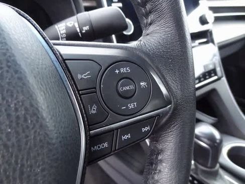 Used 2022 Toyota Avalon XLE image 12