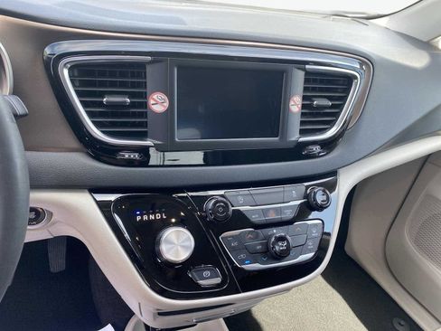 Used 2023 Chrysler Voyager LX FWD image 31