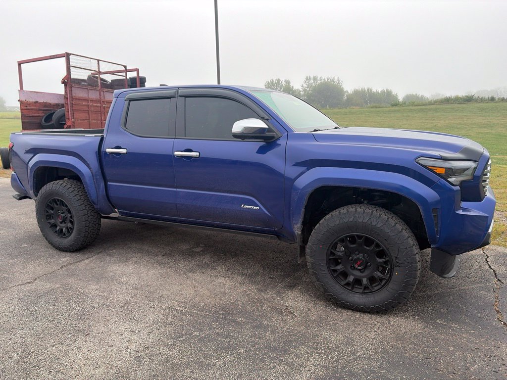 Used 2025 Toyota Tacoma Limited AWD/4WD image 3