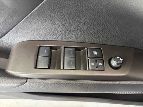Used 2024 Toyota Camry SE w/ Cold Weather Package FWD image 9