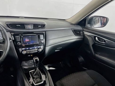 Used 2019 Nissan Rogue SV FWD image 18