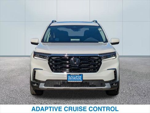 New 2025 Honda Pilot Touring image 3