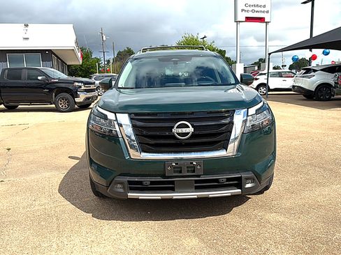 Used 2024 Nissan Pathfinder Platinum image 3