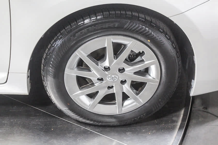 Used 2016 Toyota Prius V Two FWD image 10