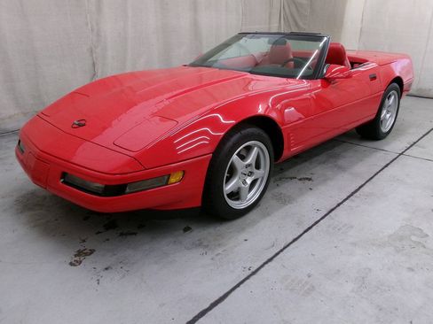 Used 1995 Chevrolet Corvette Convertible RWD image 2