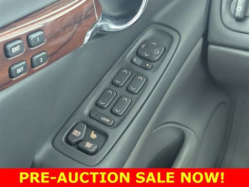 Used 2002 Cadillac De Ville w/ Comfort/Convenience Pkg image 17