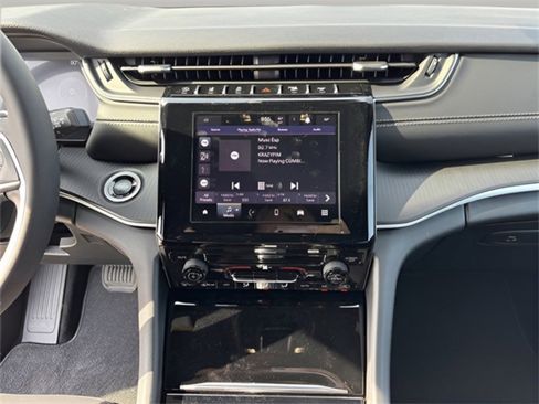 New 2025 Jeep Grand Cherokee L Laredo image 13