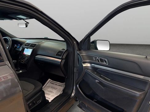 Used 2018 Ford Explorer XLT w/ Equipment Group 201A AWD/4WD image 21