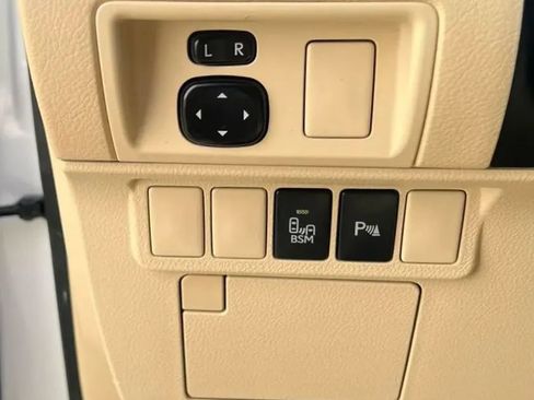 Used 2014 Lexus ES 350 w/ Luxury Package FWD image 31