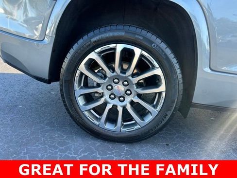 Used 2023 GMC Acadia Denali w/ Denali Ultimate Package FWD image 7