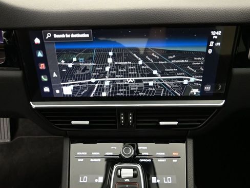 Certified 2023 Porsche Cayenne S Platinum AWD/4WD image 15