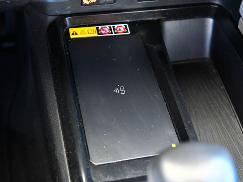 Used 2025 Toyota Camry SE w/ Convenience Package FWD image 28