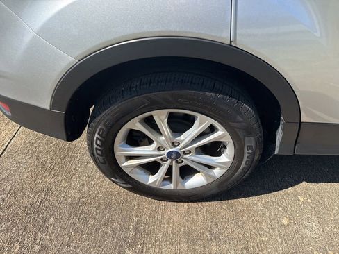 Used 2019 Ford Escape SEL image 14