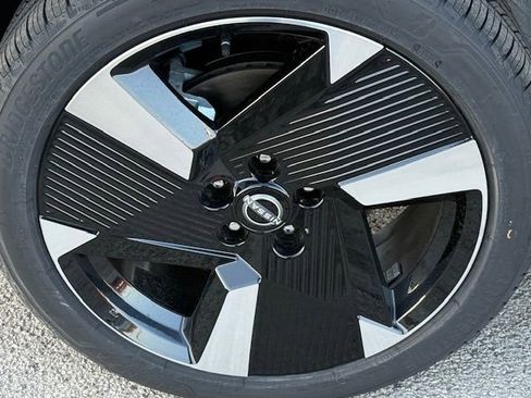 New 2025 Nissan Kicks SR w/ Illumination Package image 9