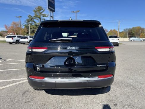 Used 2024 Jeep Grand Cherokee Laredo X image 6