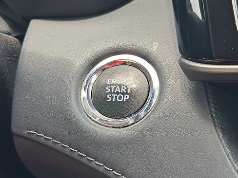 Used 2022 Toyota Highlander XLE FWD image 18