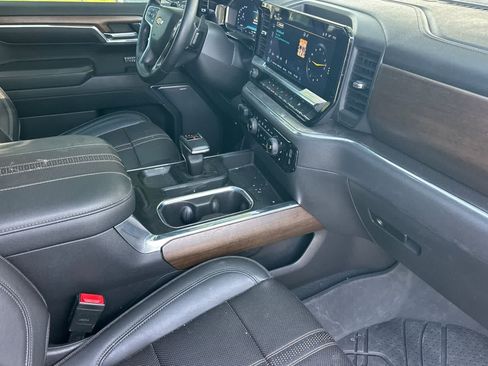 Used 2023 Chevrolet Silverado 1500 High Country w/ High Country Premium Package AWD/4WD image 17