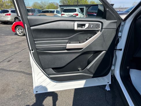 Used 2023 Ford Explorer XLT w/ Equipment Group 202A AWD/4WD image 17