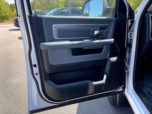 Used 2016 RAM 3500 SLT RWD image 20