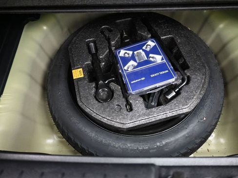 Certified 2023 Hyundai Venue SEL FWD image 23