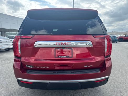 Used 2024 GMC Yukon XL SLT w/ SLT Luxury Package image 5