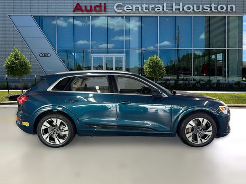 Used 2022 Audi e-tron Premium Plus w/ Premium Plus Package image 7