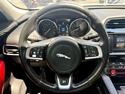 Used 2017 Jaguar F-PACE R-Sport image 18