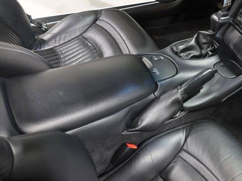 Used 2004 Chevrolet Corvette Convertible w/ Preferred Equipment Group RWD image 65