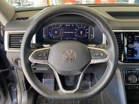 Certified 2023 Volkswagen Atlas SE w/ Black Wheel Package image 42