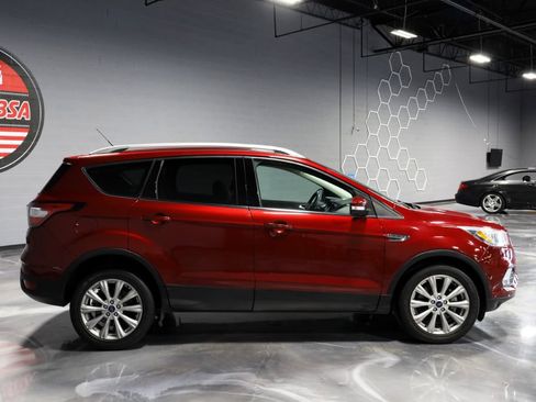Used 2017 Ford Escape Titanium FWD image 8