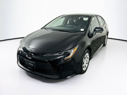 Used 2025 Toyota Corolla LE FWD image 3